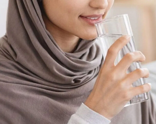 বসে পানি খাও