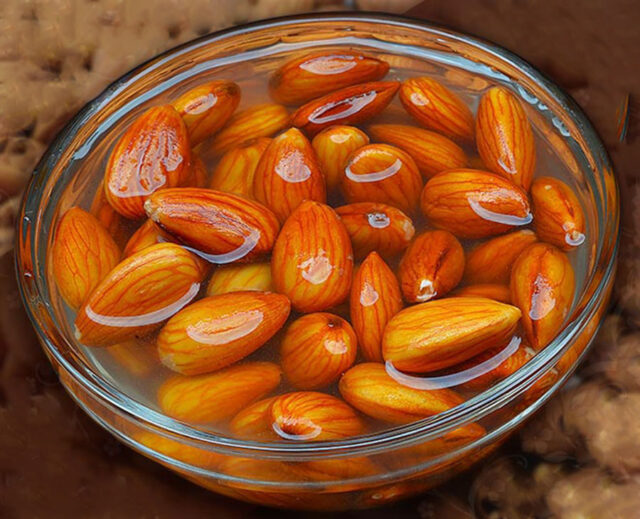 ভিজিয়ে খান কাঠবাদাম