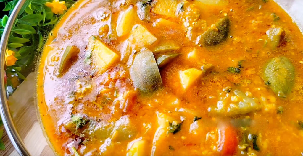 আলু, বেগুন ও টমেটো দিয়ে মুসুরের ডাল