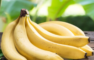 কলা খাওয়ার স্বাস্থ্য উপকারিতা – প্রতিদিনের ডায়েটে লুকানো সুপারফুডের রহস্য কলা খাওয়ার স্বাস্থ্য উপকারিতা