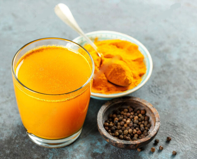 হলুদ ও গোলমরিচের পানি