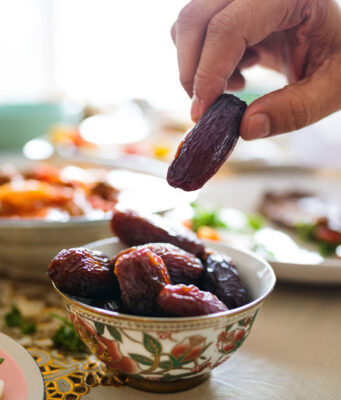 খেজুর দিয়ে রোজা ভাঙলে শরীরে কি হয়? খেজুর দিয়ে রোজা ভাঙলে