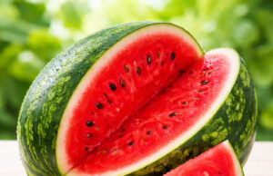 গরমে তরমুজ: শরীর ঠান্ডা রাখার সঙ্গে ১০টি অবিশ্বাস্য স্বাস্থ্য উপকারিতা গরমে তরমুজ খাওয়ার উপকারিতা