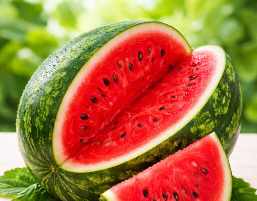 গরমে তরমুজ: শরীর ঠান্ডা রাখার সঙ্গে ১০টি অবিশ্বাস্য স্বাস্থ্য উপকারিতা গরমে তরমুজ খাওয়ার উপকারিতা