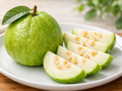 প্রতিদিন একটি পেয়ারা – শরীর থাকবে শক্তি ও পুষ্টিতে ভরা; সাথে একটি স্বাস্থ্যকর রেসিপি প্রতিদিন একটি পেয়ারা