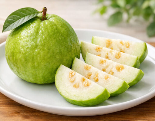 প্রতিদিন একটি পেয়ারা – শরীর থাকবে শক্তি ও পুষ্টিতে ভরা; সাথে একটি স্বাস্থ্যকর রেসিপি প্রতিদিন একটি পেয়ারা