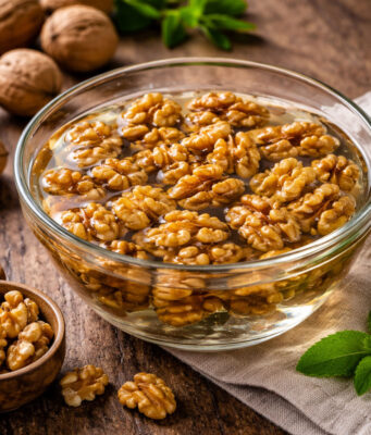 ভেজানো আখরোট খাওয়ার ৭টি দারুণ উপকারিতা ভেজানো আখরোট