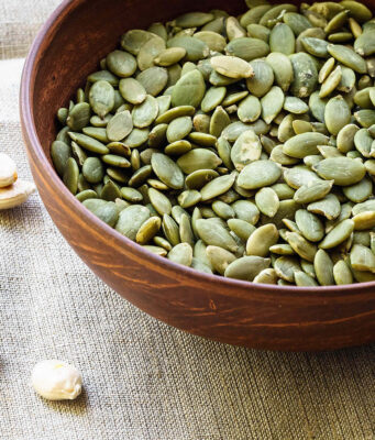 পুষ্টির পাওয়ারহাউস: কুমড়ার বীজের ১০টি বিস্ময়কর স্বাস্থ্য উপকারিতা কুমড়ার বীজের স্বাস্থ্য উপকারিতা