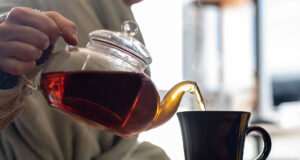 চা পান কি ব্লাড প্রেশার বাড়ায়? জানুন চায়ের পেছনের বৈজ্ঞানিক সত্য! ☕ চা পান কি ব্লাড প্রেশার বাড়ায়