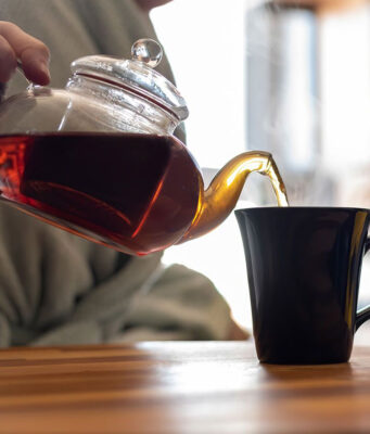 চা পান কি ব্লাড প্রেশার বাড়ায়? জানুন চায়ের পেছনের বৈজ্ঞানিক সত্য! ☕ চা পান কি ব্লাড প্রেশার বাড়ায়