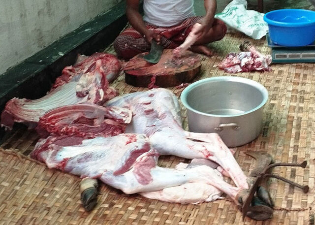 ঈদুল-আজহায়-গরুর-মাংস ঈদুল আজহায় গরুর মাংস