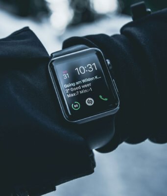 Apple Watch-এর কারণে প্রাণে বাঁচলেন এক ব্যক্তি, বলছেন এটি ছিল তাঁর মেয়ের উপহার Apple Watch-এর কারণে প্রাণে বাঁচলেন এক ব্যক্তি